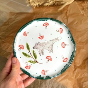 Тарелка с волком и мухоморами