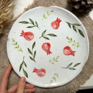 Тарелка с гранатами