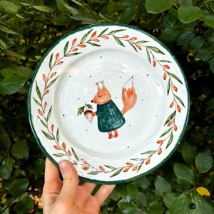 Тарелка с белкой и облепихой