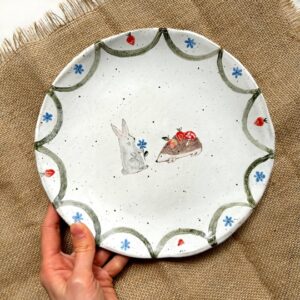 Тарелка с ёжиком и зайчиком