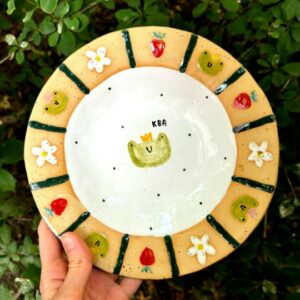 Тарелка с лягушатами