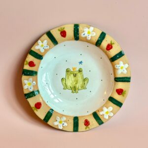 Тарелка с лягушкой