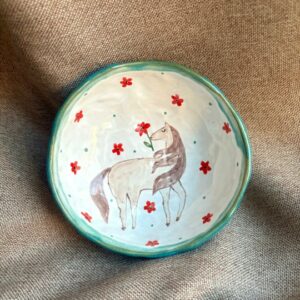 Мисочка с лошадкой и красными цветочками