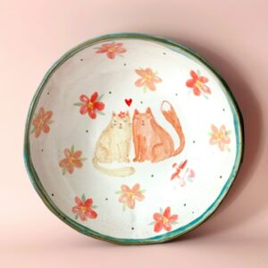 Миска с влюбленными котами