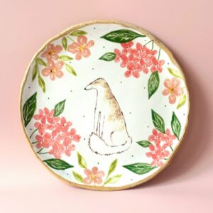 Тарелка с борзой в цветах